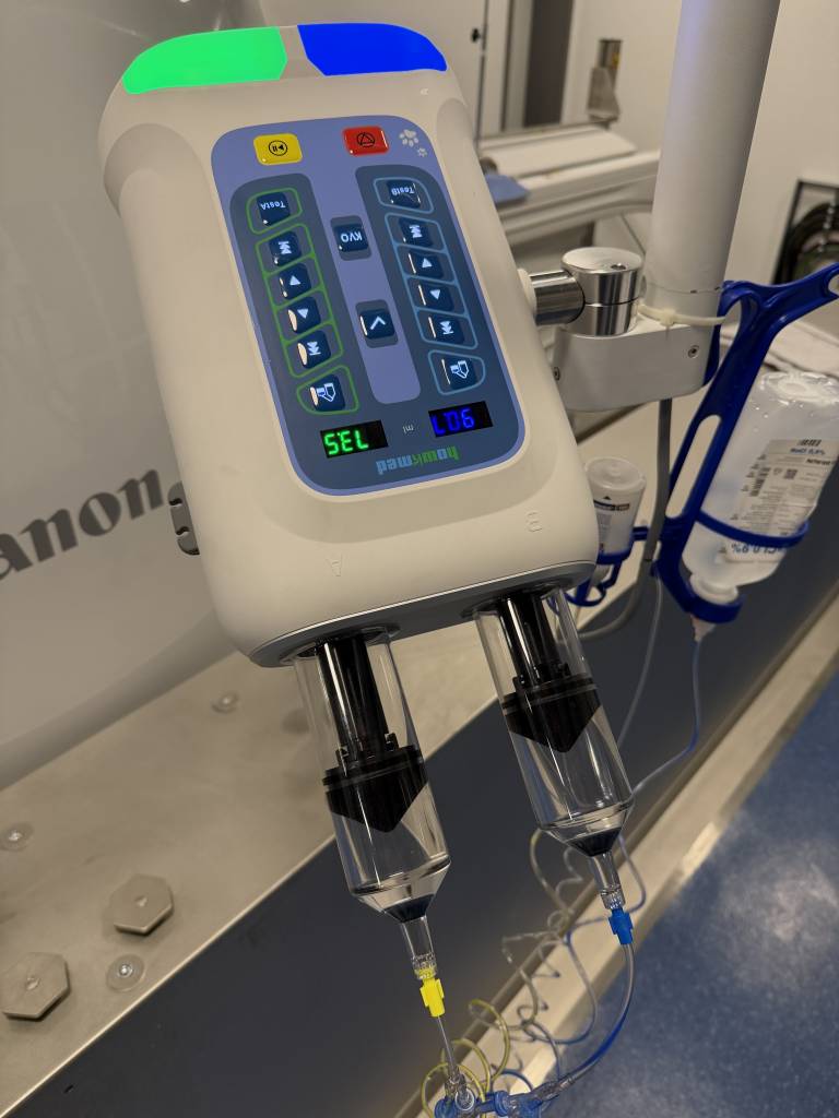 Automatisierte Dual-Kolben-Kontrastmittelpumpe für standardisierte Injektionsprotokolle und optimale Gefäßdarstellung